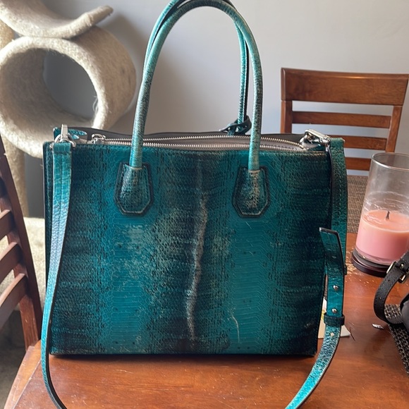Michael Kors teal snake skinned purse w/over the shoulder strap - Picture 4 of 9